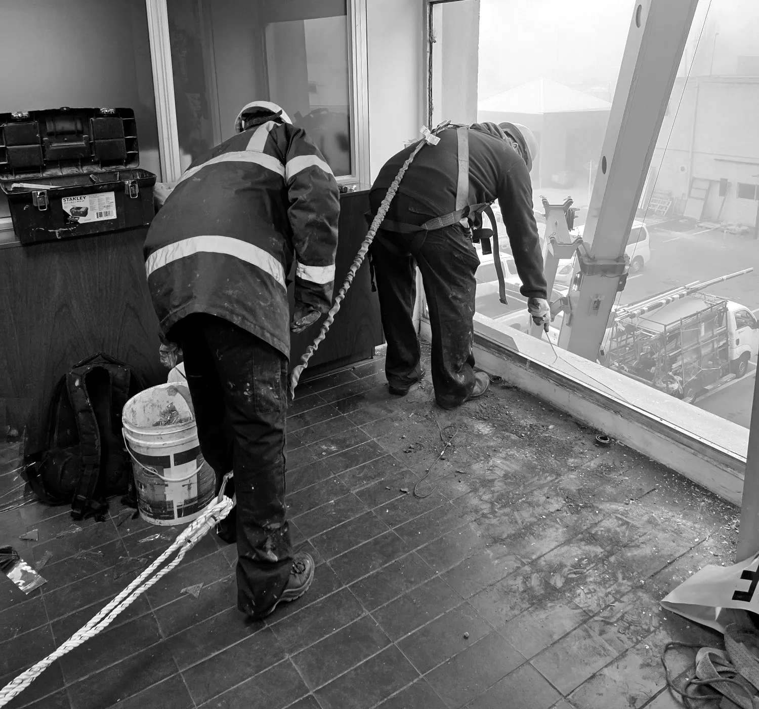 Trabajo con arnés en fachada